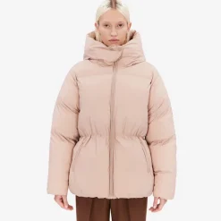 Dame Maddie Jakke Rose